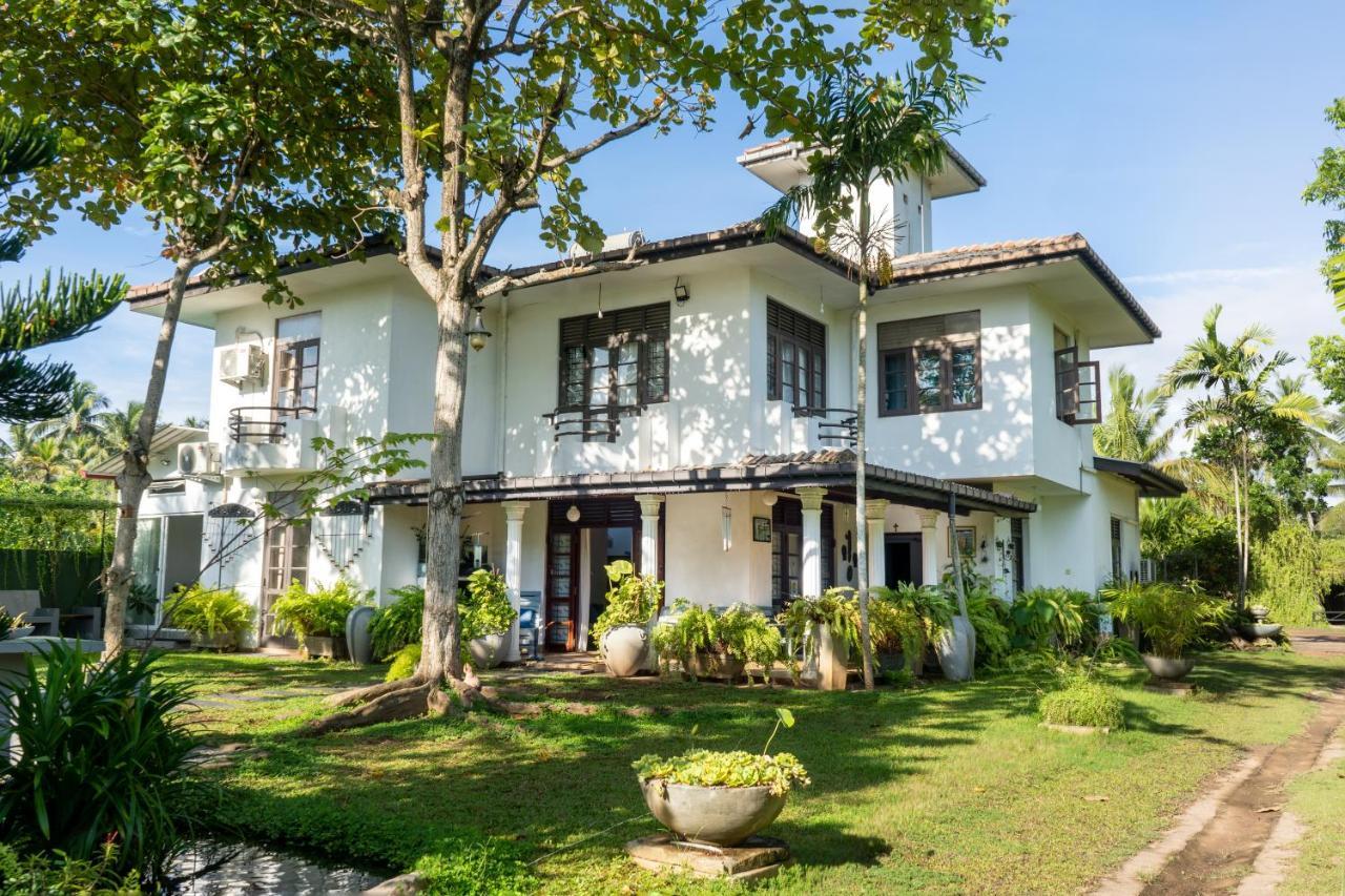 Villa Sarakkuwa Pamunugama Exterior photo