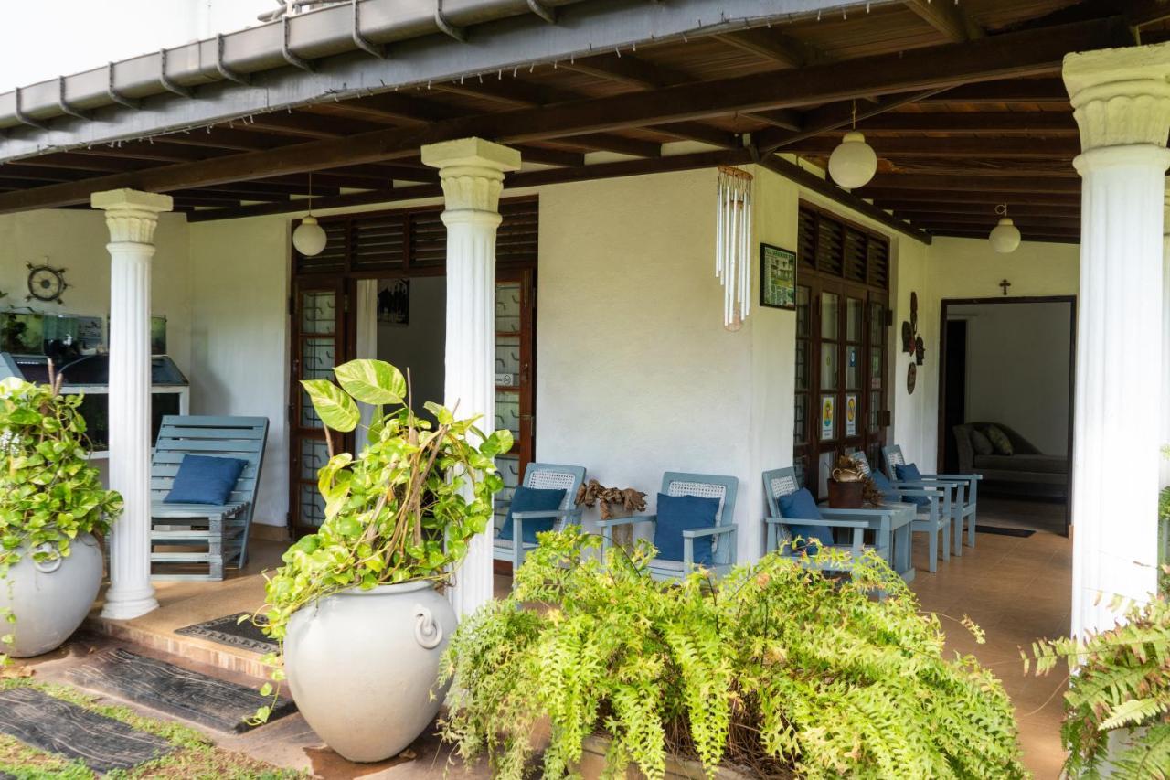 Villa Sarakkuwa Pamunugama Exterior photo